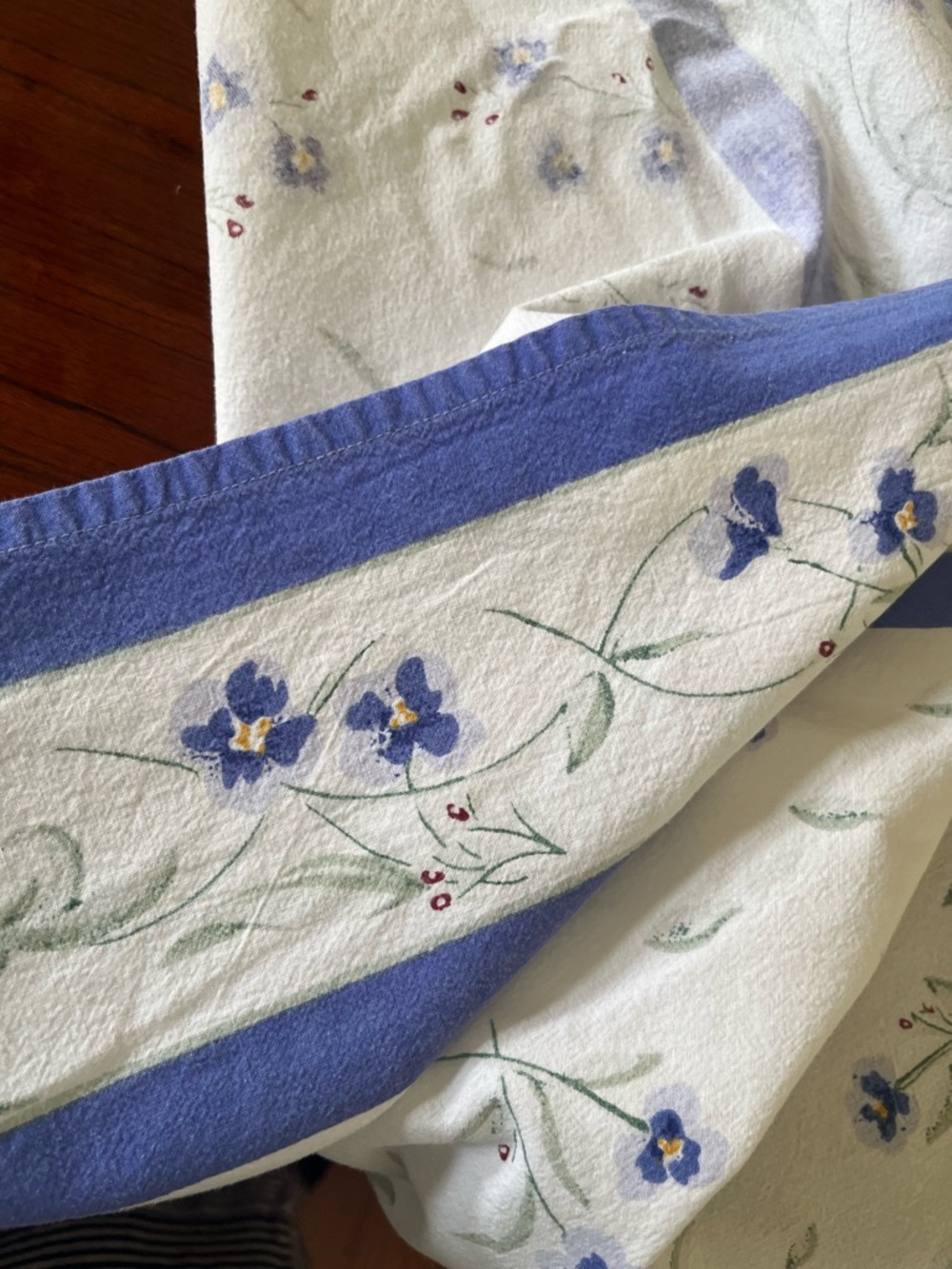 Vintage Blue Floral Printed Tablecloth - Picture 5 of 16